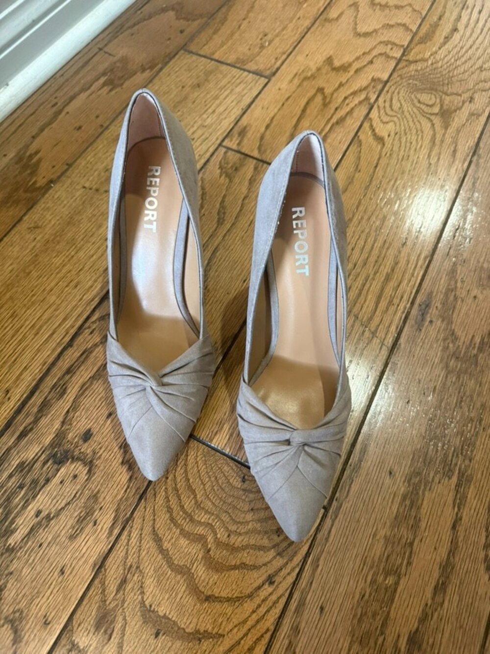 REPORT Yona Gray Suede Knot Pointed Toe Pumps 10